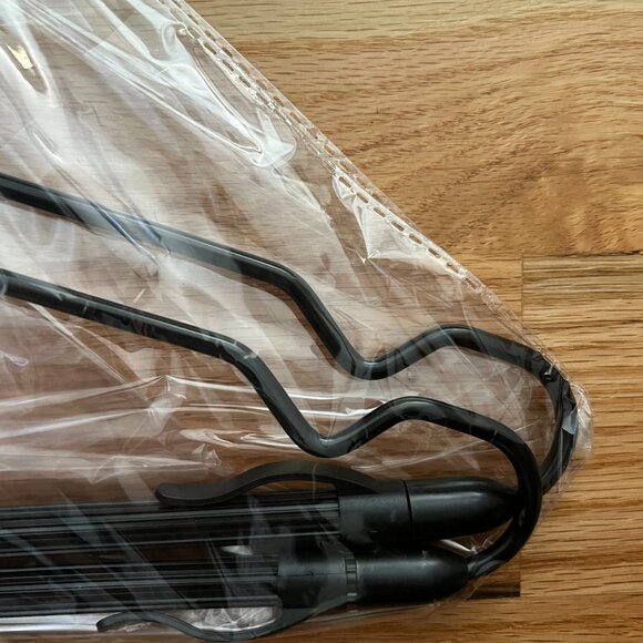 TUMI Hangers, Set of 2 - Picture 5 of 5